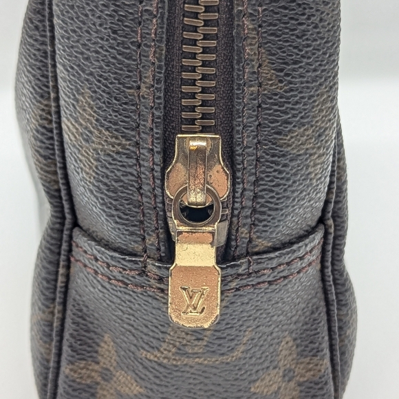 Louis Vuitton Monogram Toiletry Pouch 23 - Picture 3 of 10